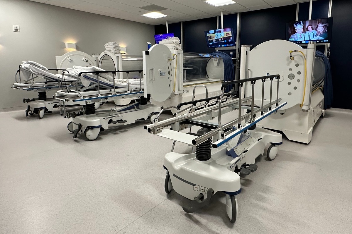 HMS Manhattan Chamber Room Left-1-1